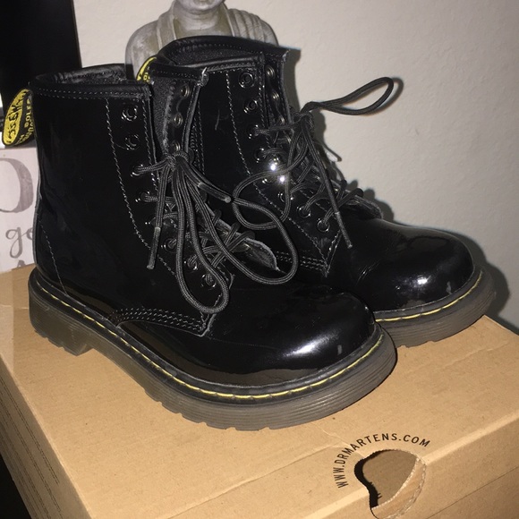 dr martens delaney patent